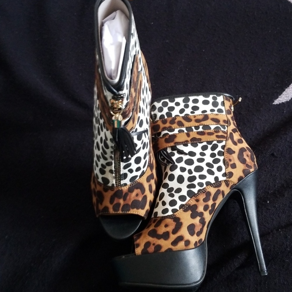 Stilleto boots